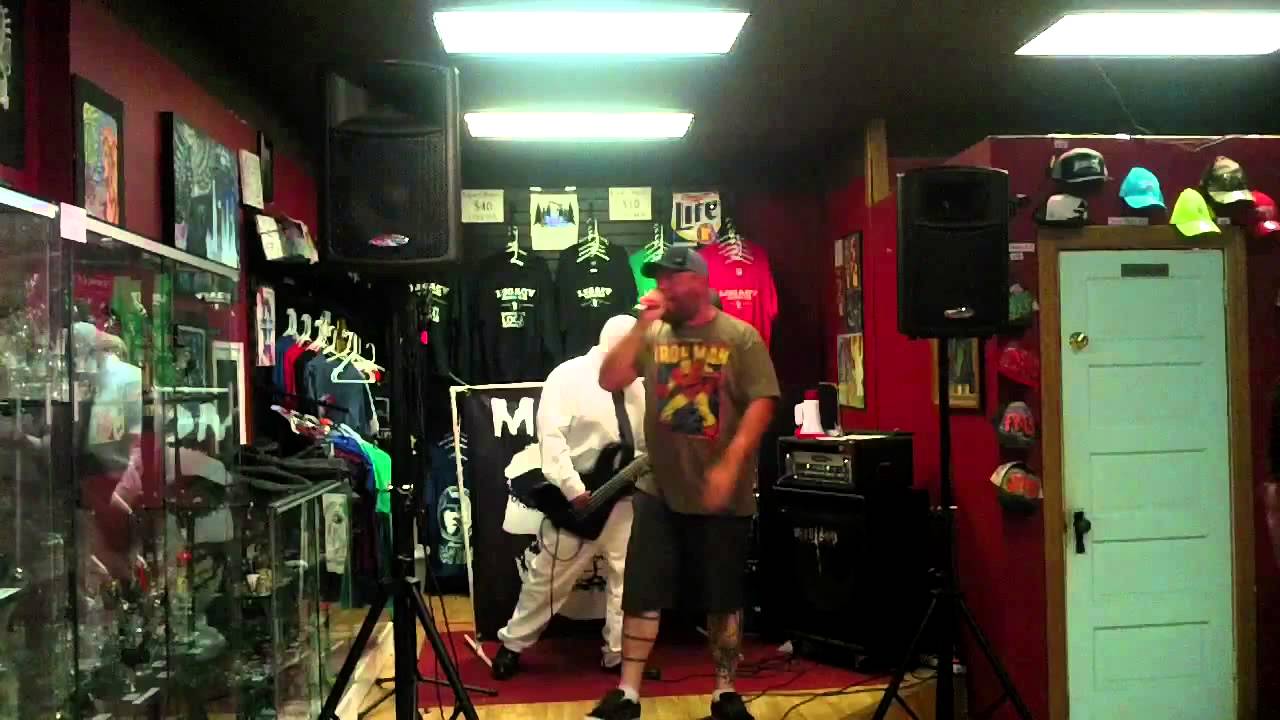 MC1980 Performing at Legacy Glassworks