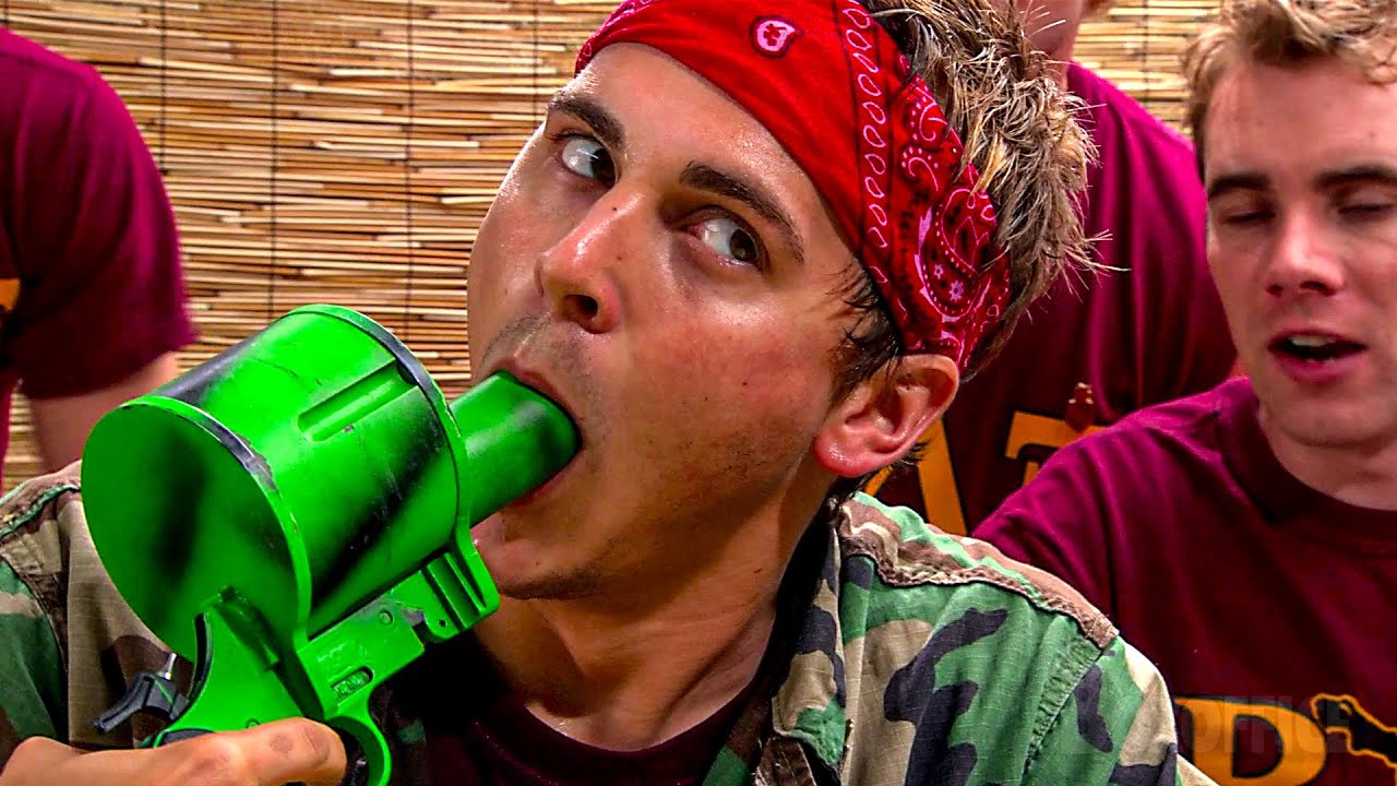 Roleta Russa com Suco de Cavalo | American Pie: Caindo em Tentação | Clipe