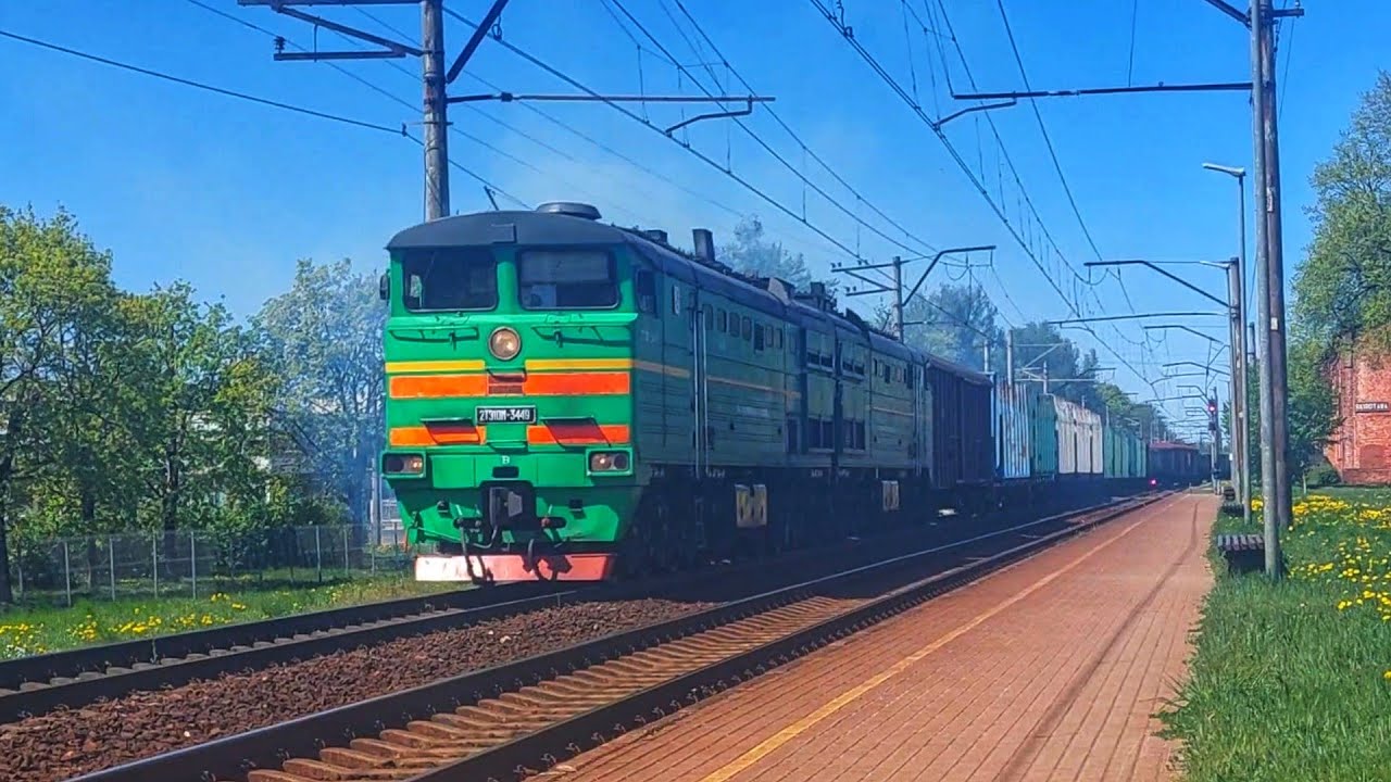 2TE10M-3449 westbound train departing from Šķirotava station