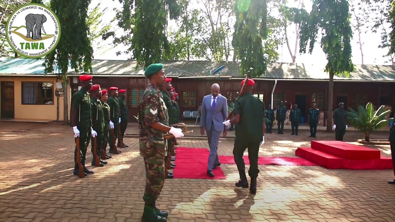 Katibu Mkuu Maliasili na Utalii, Prof.Eliamani Sedoyeka akikagua Gwaride la Heshima Makao Makuu TAWA