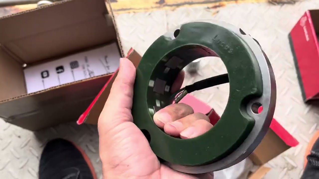 10/19 オルタネーター交換する虎坊（triumph bonnevill t140）
