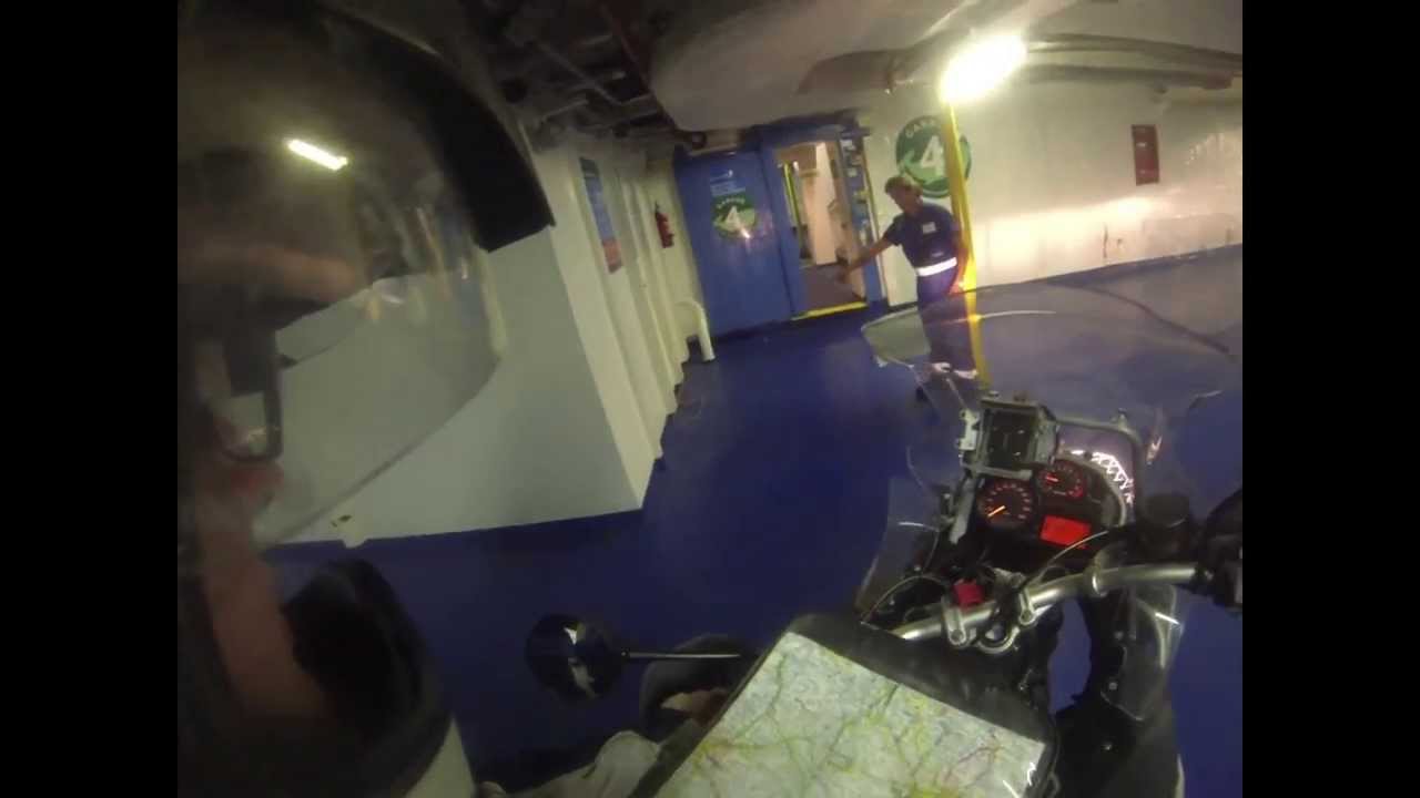 Fähre in Genua, Auffahrt mit dem Motorrrad