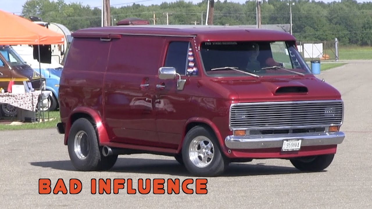 «BAD INFLUENCE» — кастомный фургон Chevy 1975 года от Тома Ричи.