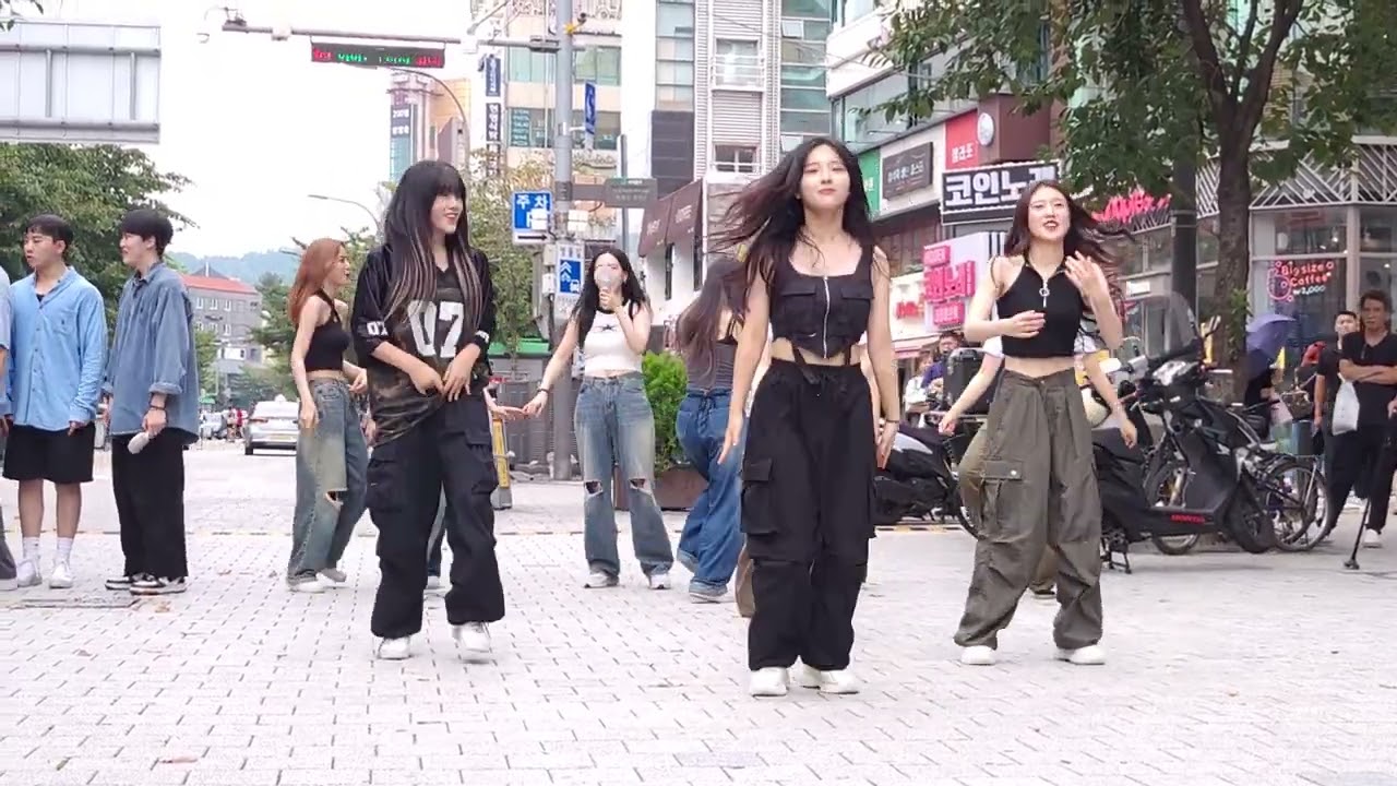 2023.08.27/신촌버스킹/4×4 STUDIO/랜덤플레이댄스