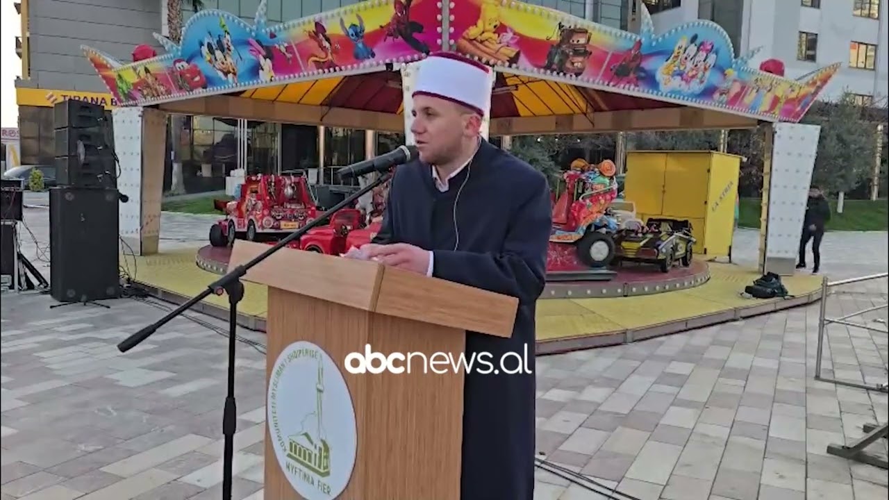Festa e Fitër Bajramit/ Fier, qytetarët mbushin sheshet për faljen e namazit | ABC News Albania