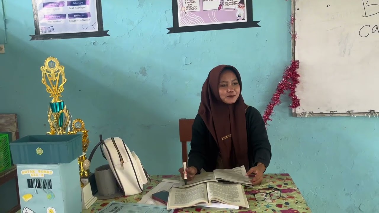 ELMOH PANIKAH JHELEN, BENNI BEBAN - TUGAS DRAMA BAHASA MADURA - KELOMPOK 1