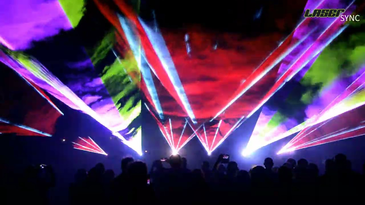 Przestrzenny pokaz laserowy Laser Sync, 6 projektorów laserowych, Tuchola 2025.