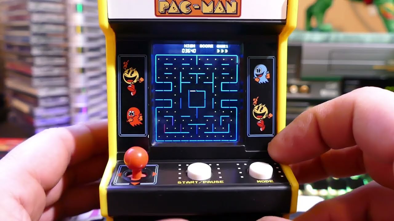 Basic Fun Arcade Classics - Pac-Man Color LCD Retro Mini Arcade Game