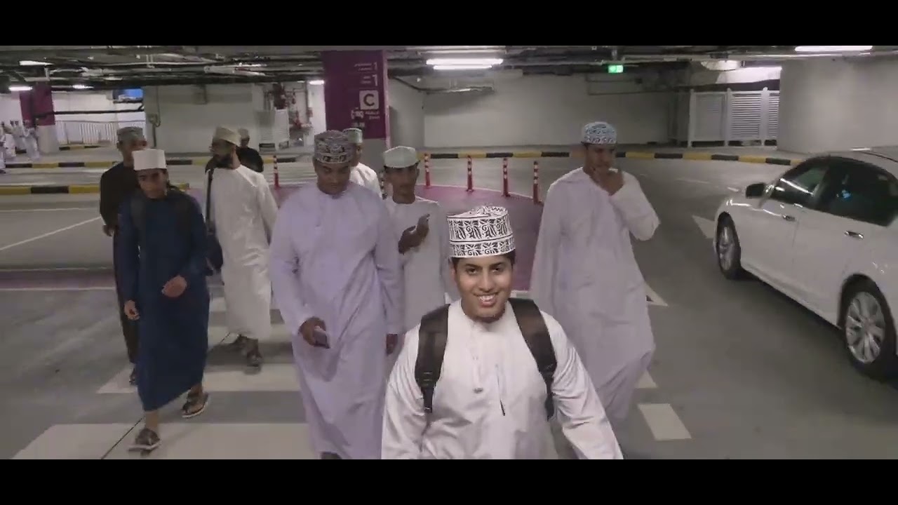 رحلة طلبة المركز الدائم لتعليم القرآن الكريم بحي التراث بولاية نزوى الذين أتموا السرد القرآني.
