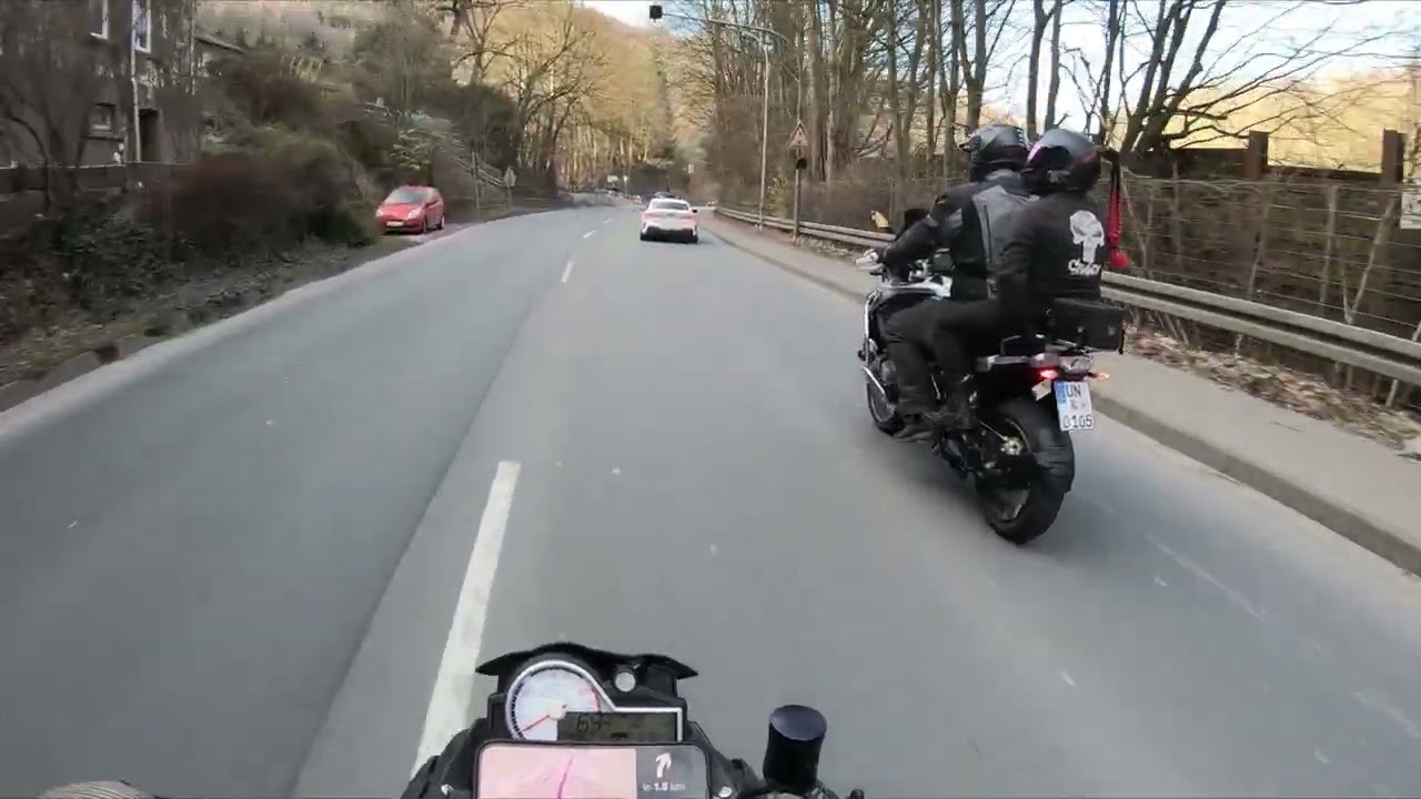 BMW F800GS von Sabrina kommt erst im April. Als Sozia unterwegs auf einer BMW R1250GS Adventure