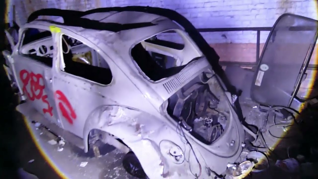 ON VISITE UN CIMETIERE D'ANCIENNE VOITURES - URBEX