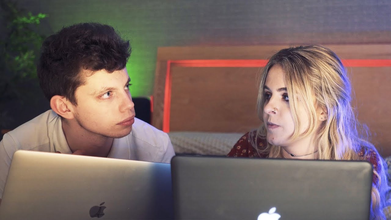 Asking my Girlfriend What It's like Dating a YouTuber.... *awkward*