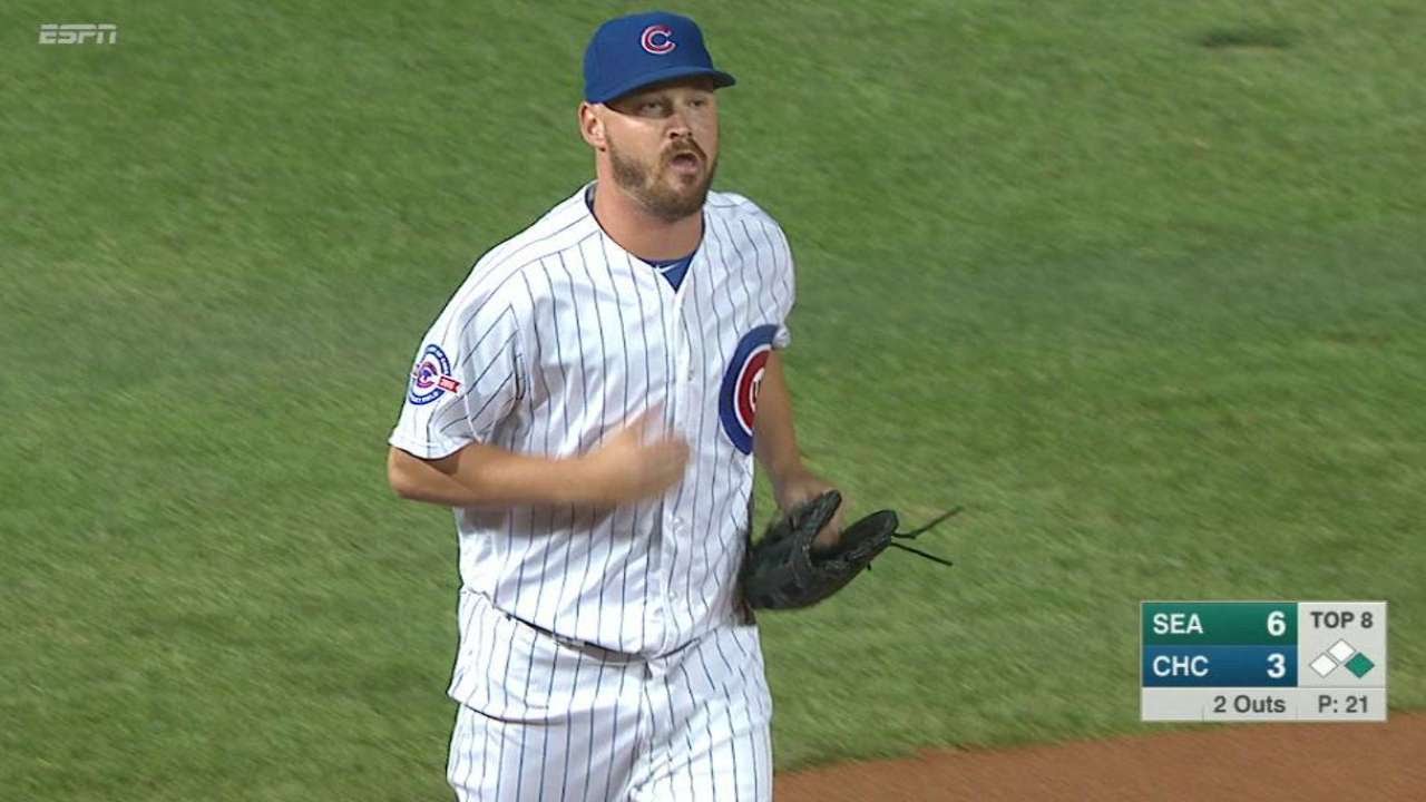 SEA@CHC: Wood comes back in from left field to pitch