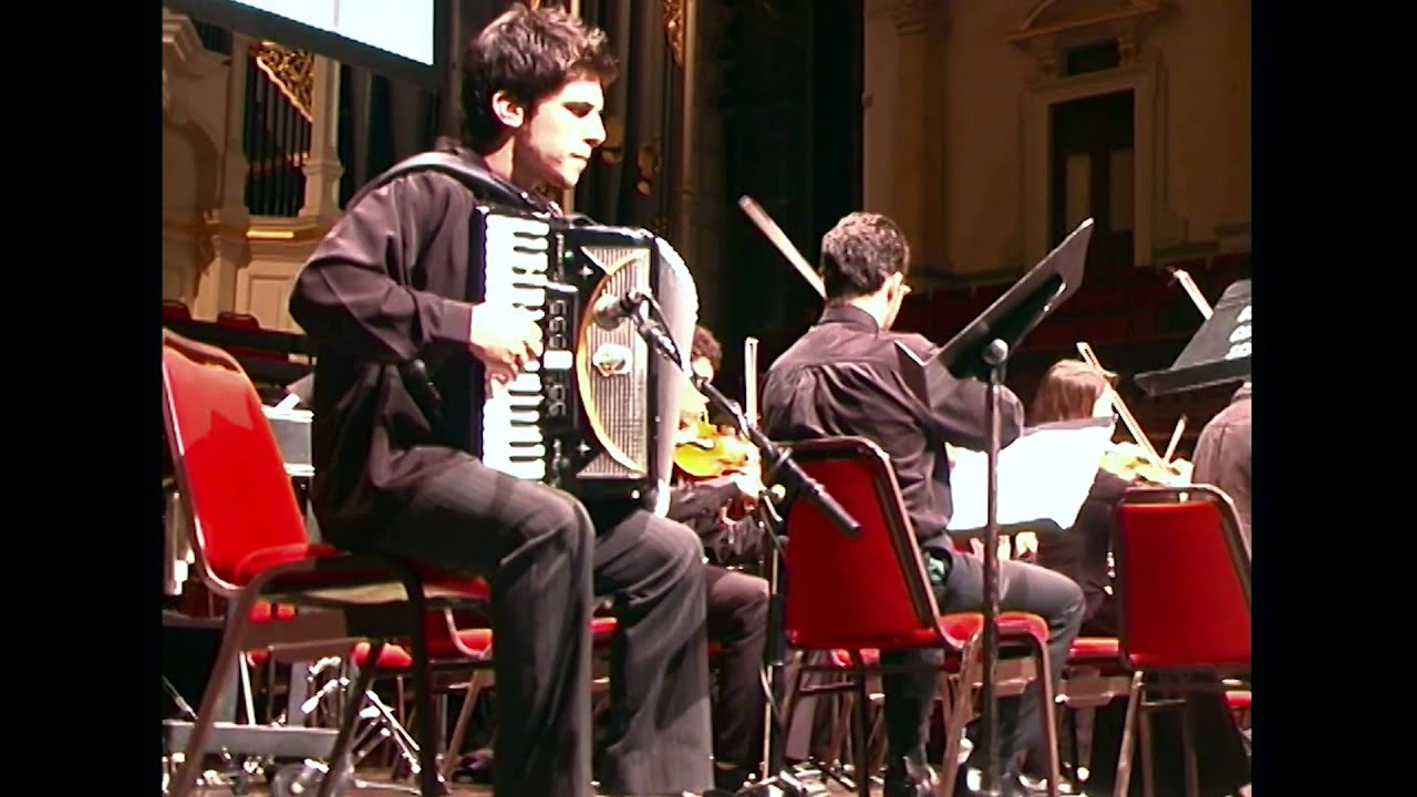 Howl's Moving Castle - Merry-Go-Round of Life (Eminence Orchestra)