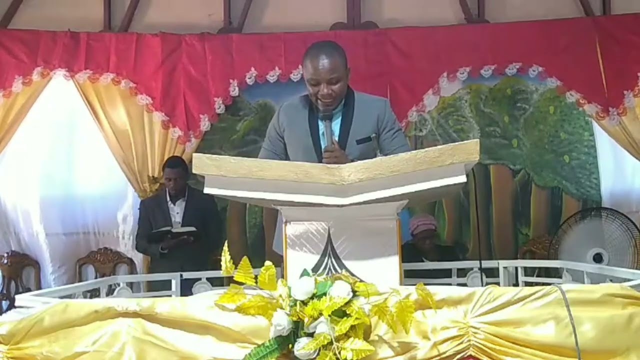 Fr Francillon ALEXANDRE dans la lecture de la parole de Dieu 