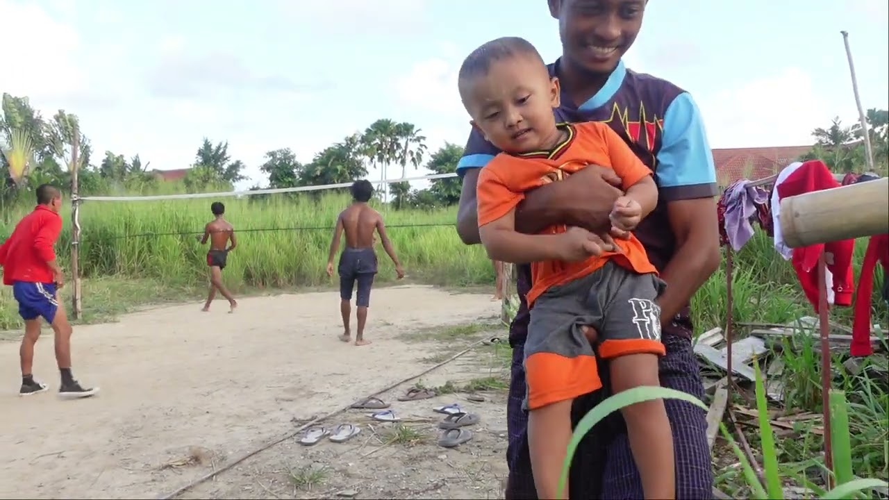 [HD] Burmese playing Chinlone in Phuket THAILAND | 10 MINUTES OF