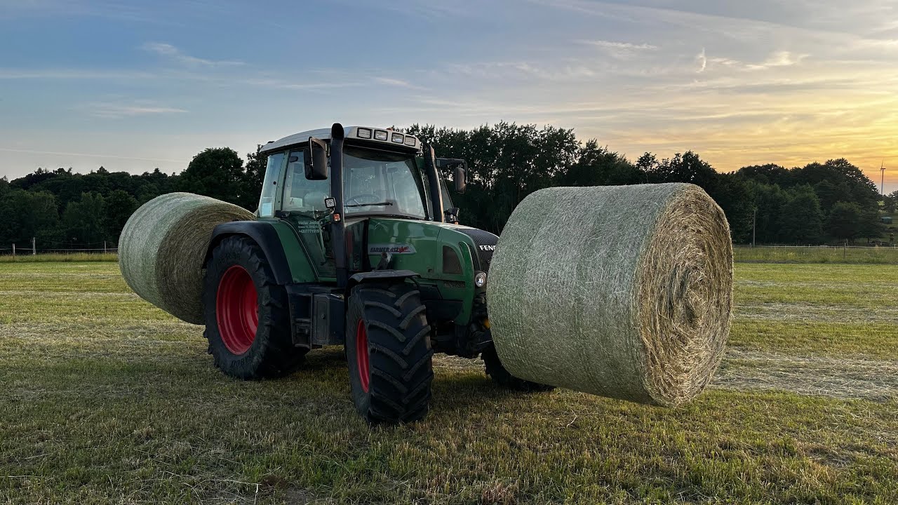 Cabview | Transporting bales | Fendt Farmer 412 Vario