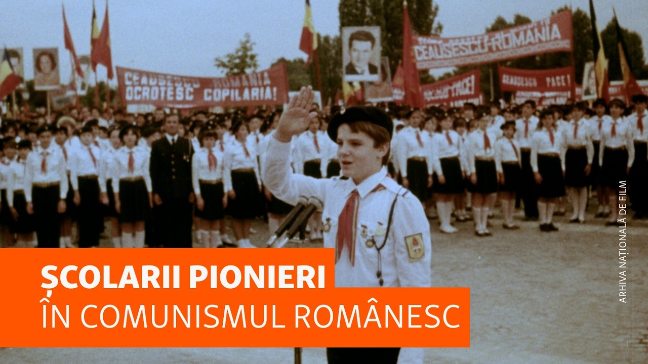 Să porți cravata roșie și să juri credință Partidului Comunist era obligatoriu pentru toți școlarii
