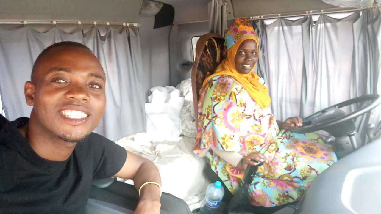 TAZAMA MSICHANA MDOGO AMBAYE NI DEREVA WA LORI, RWANDA - DSM TANZANIA