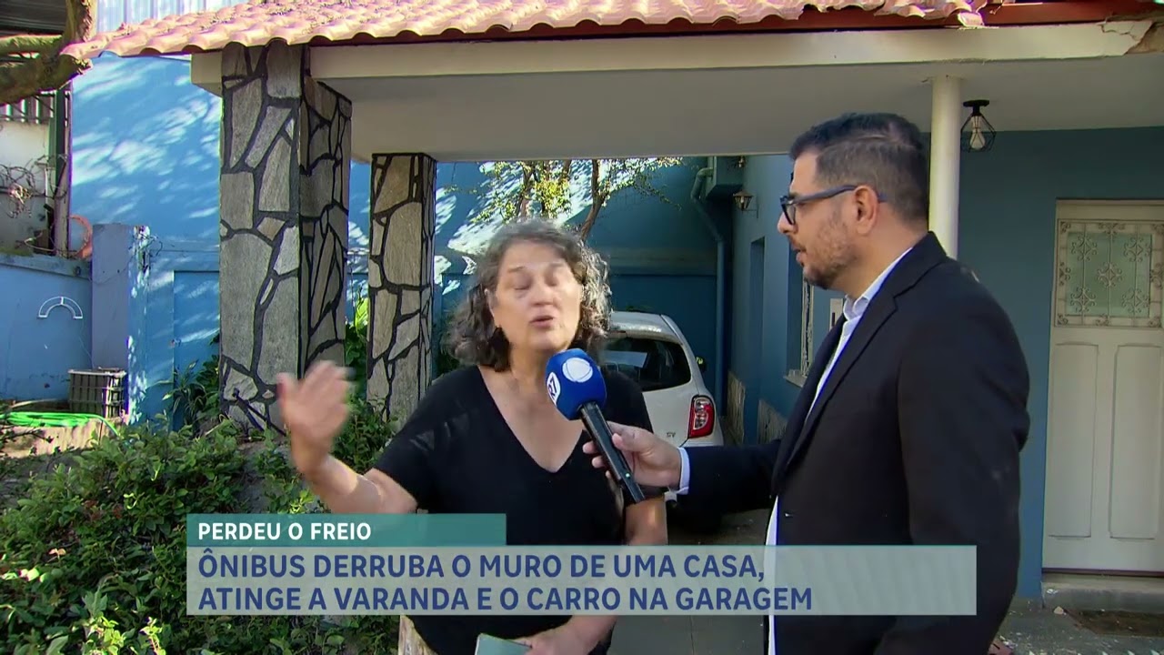 Ônibus perde controle e atinge muro de casa na região Leste de BH
