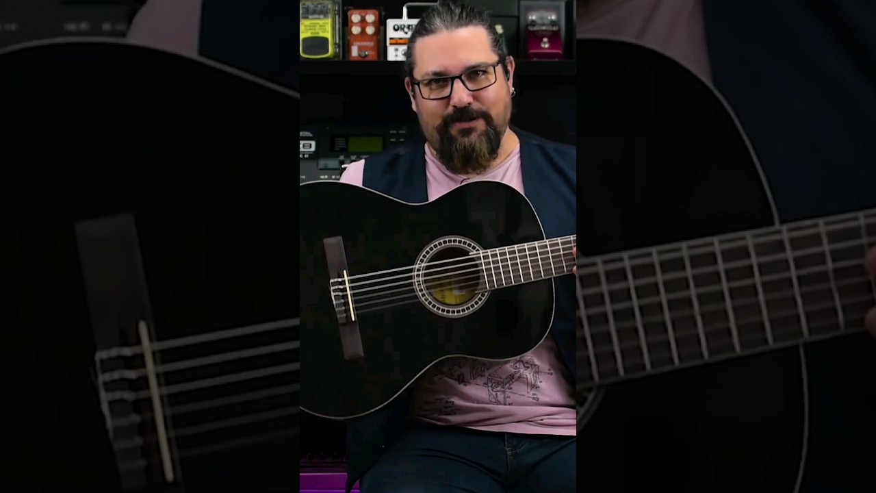 #violao barato preto &eacute; uma treta 😂 #fingerstyle #acousticguitar #violaoiniciantes #violaoacustico
