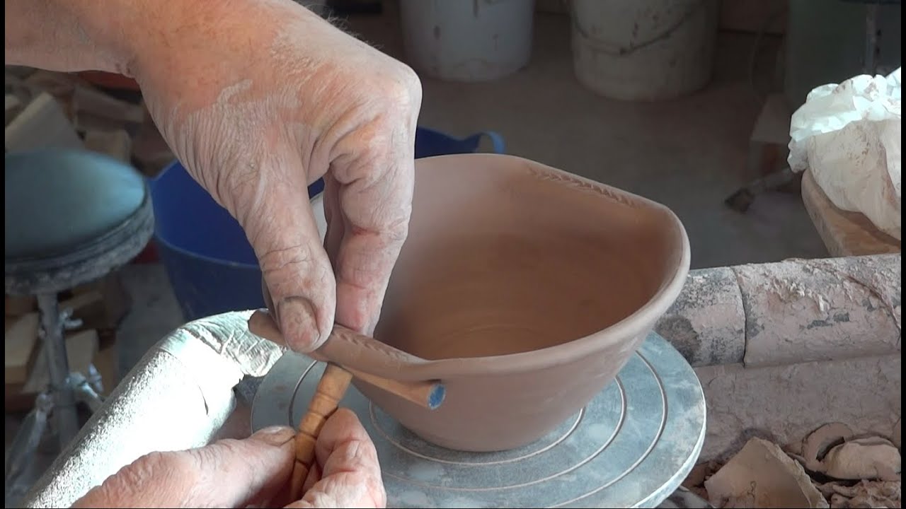 Thrown/altered GP bowl with integrated 'lip' handles - Jan 2nd 2020 with Simon Leach