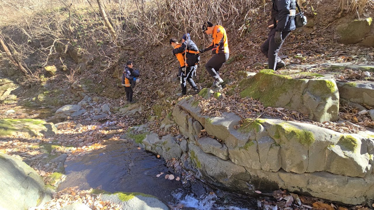 한평생 초근목피 화전민 굴피 어르신 눈물글썽 돌아보며 정든집 떠났다 ᆢ!