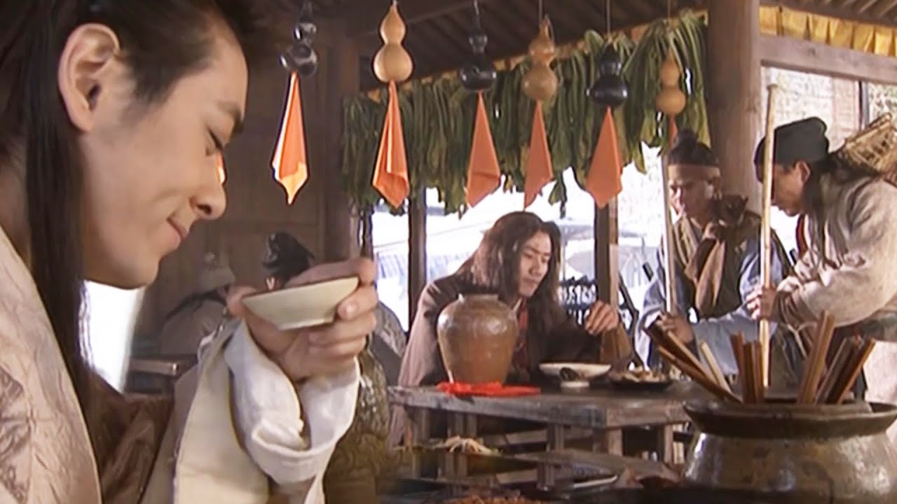 功夫電影！少年可憐乞丐幫他付賬，怎料乞丐竟是一幫之主，就此改變命運！