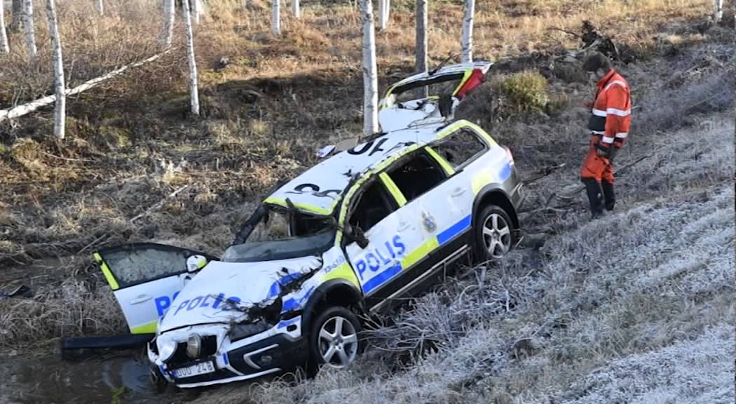 Tragisk bilolycka i Fredrika &ndash; polis d&ouml;d efter biljakt