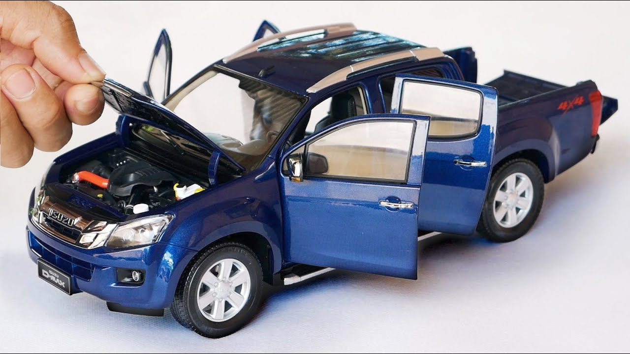 Mô hình xe Isuzu D-max tỉ lệ 1:18 Scale Diecast Model Car