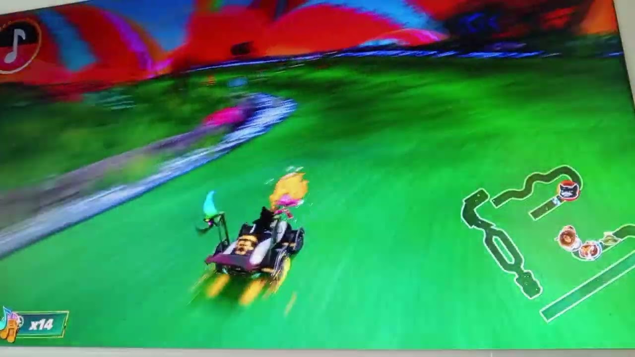 гоняю по темнолесию за кису мягколапку в DreamWorks all star kart racing