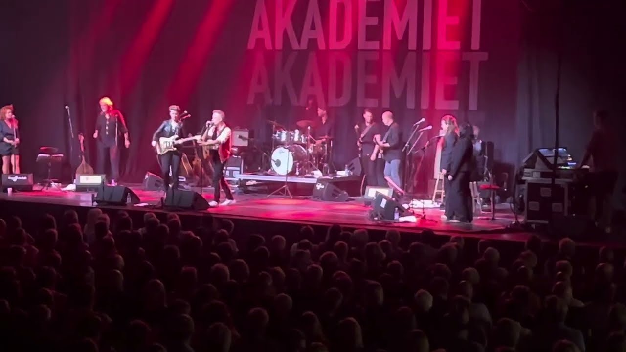 Akademiet - Verden drejer Rundt