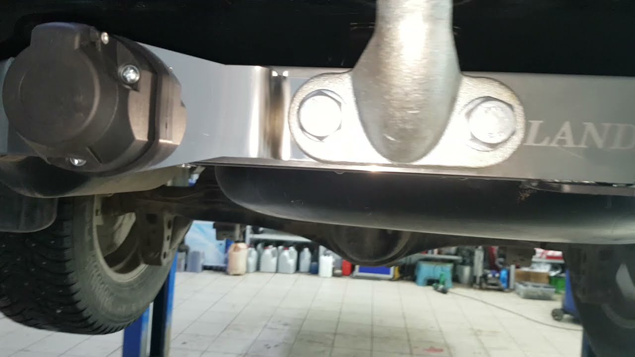 Toyota Land Cruiser 200. Фаркоп TCC TCU00063. Хорошая продукция.