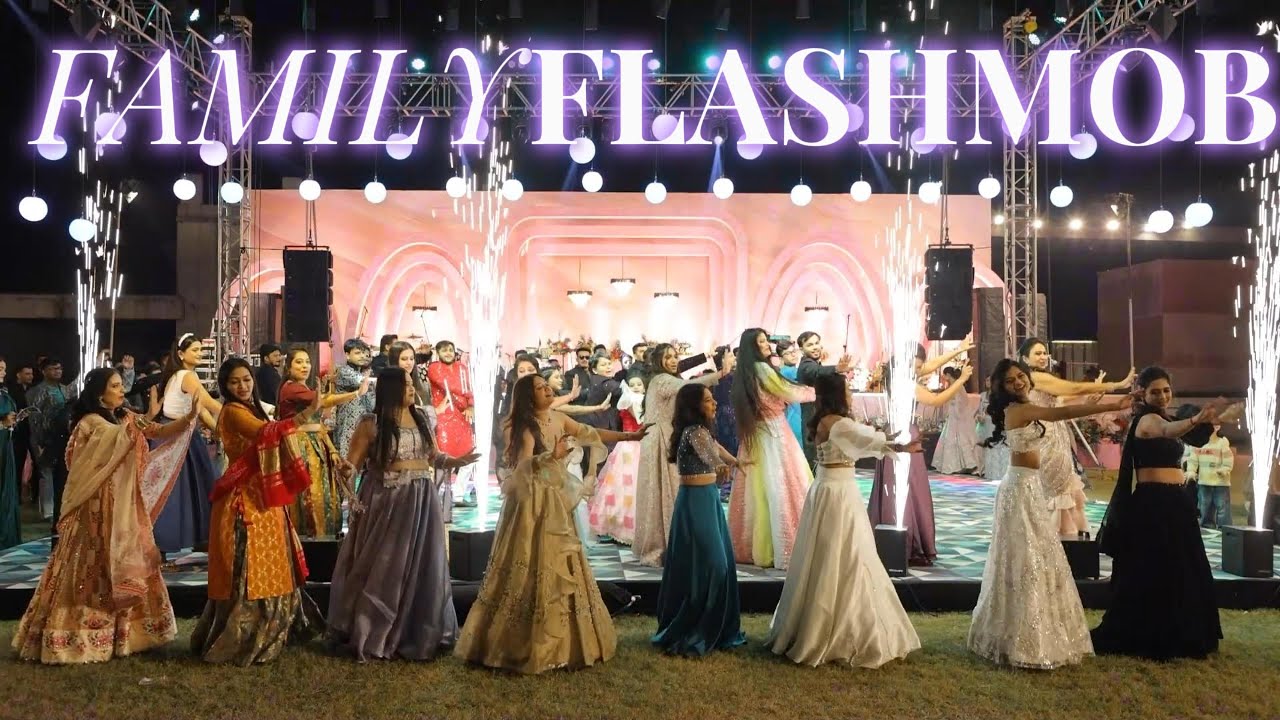FAMILY FLASHMOB DANCE🕺💃 | BOLLYWOOD ICONIC SUPERHIT SONGS | INDIAN WEDDING DANCE ❤️👌😍