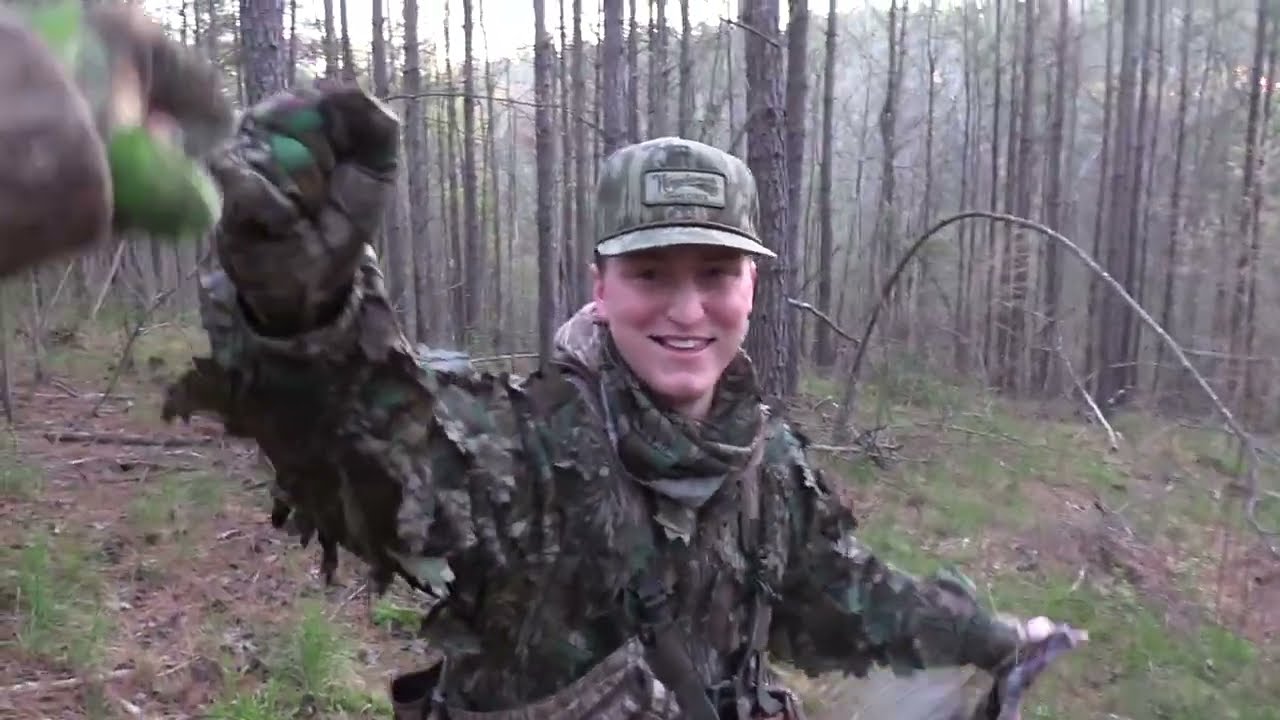 Alabama Gobbler Shot Right off The Limb!!! (Dead in 30 Seconds)