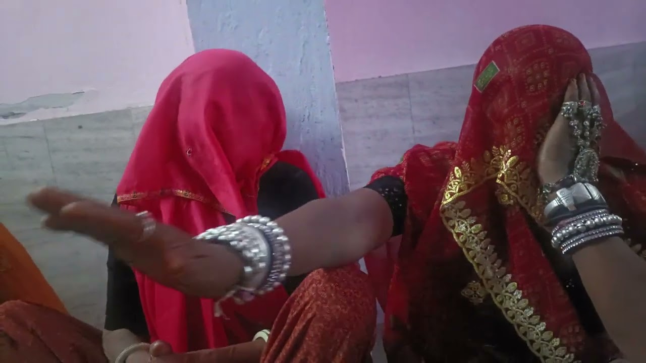 देवनारायण भगवान का दर्पण करते हुए गायक रुक्मिणी बाई हनुमान जी चुराडा 