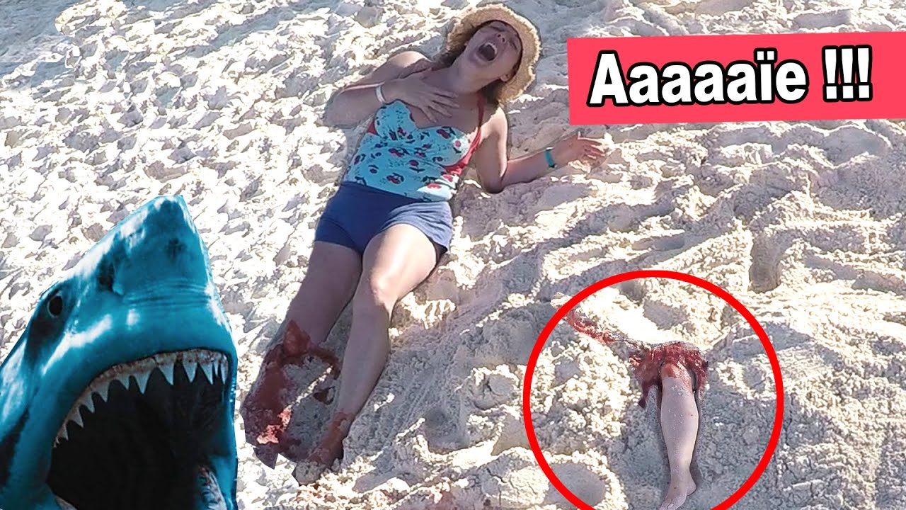 PRANK REQUIN - ATTAQUE par un REQUIN en VACANCES  sur la PLAGE - SHARK ATTACK PRANK on HOLIDAYS