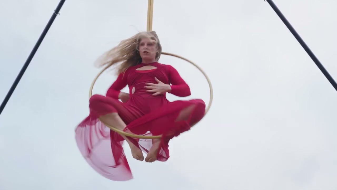 Saskia Collyns - Aerial Hoop Solo Act