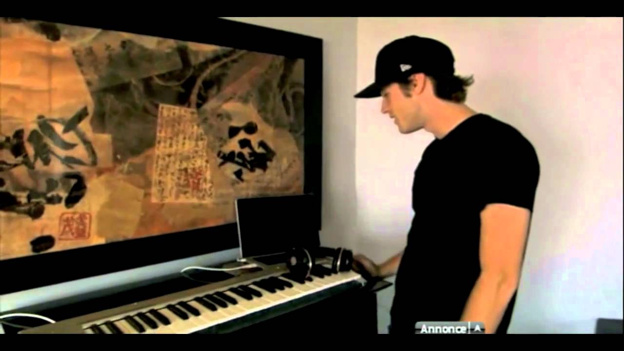 Sonny Fredie Pedersen showing his CRIB on the TV show 