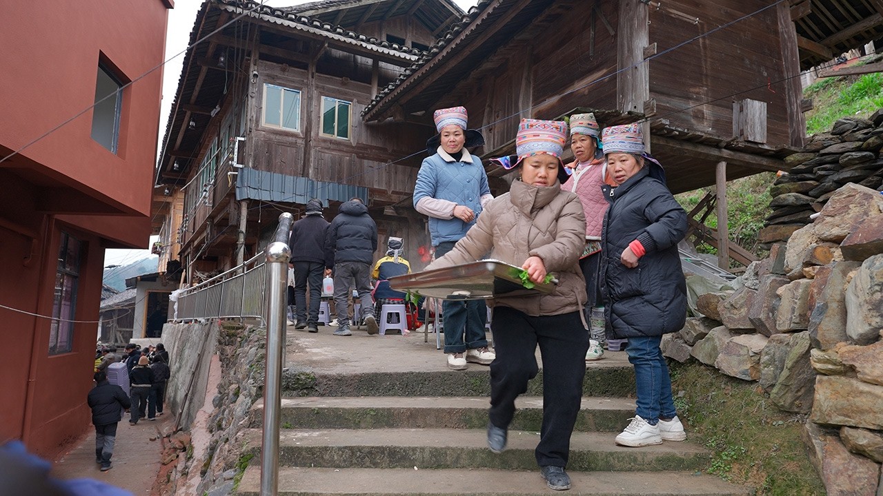 Chinese rural housewarming feast. China traditional village walk. Baibei摆贝苗寨(1), Guizhou・4K