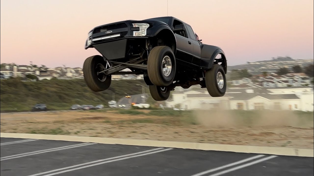 Ranger Prerunner Jumps Parking lot! 