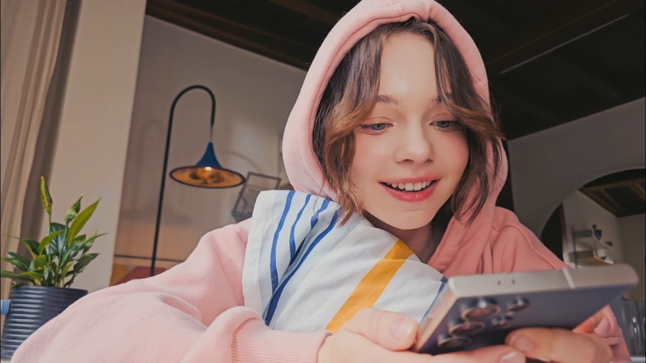 Emma Myers w Seulu. W obiektywie Galaxy S24