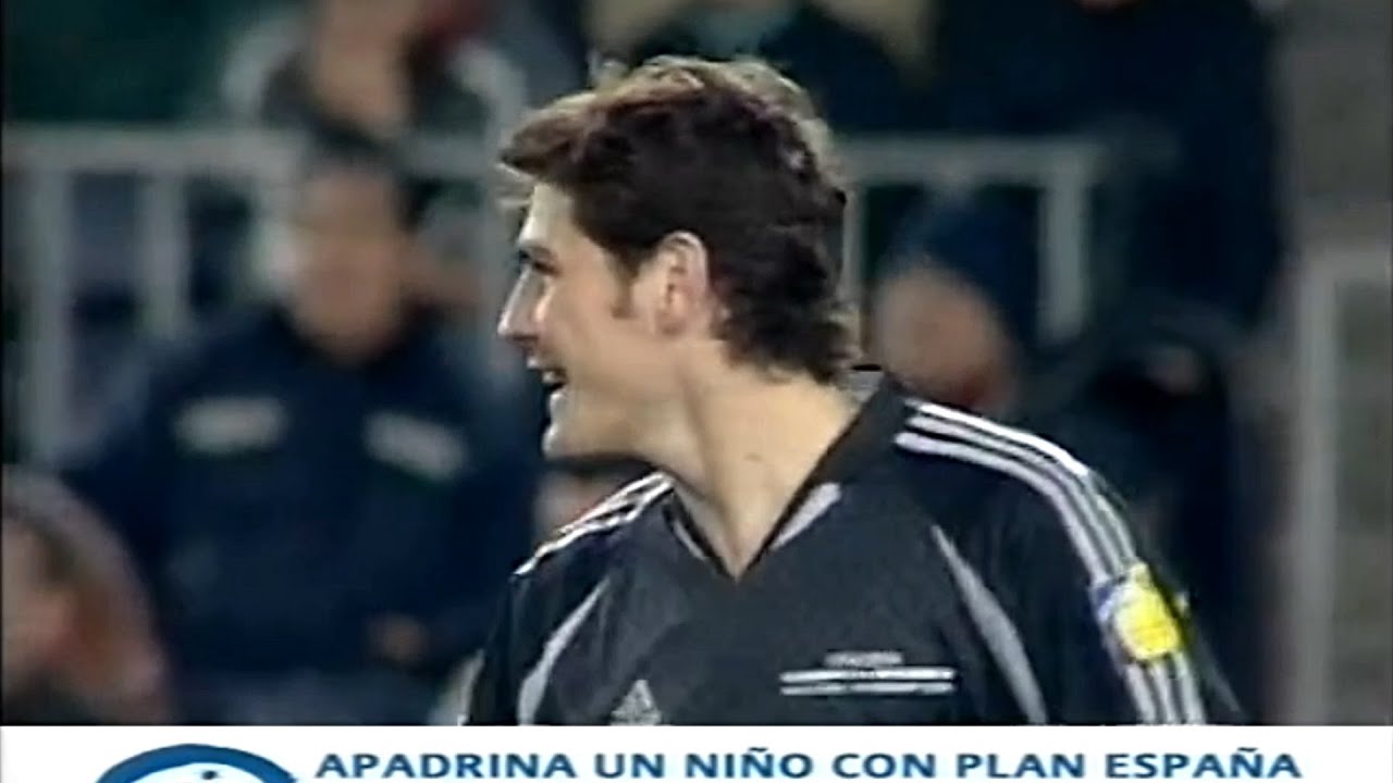 Iker Casillas Vs Ronaldinho Friends 2005