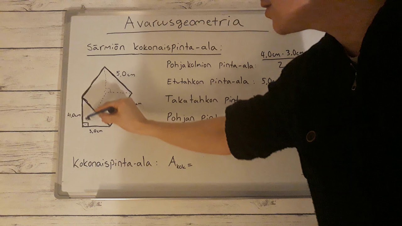 Avaruusgeometria: Kolmiopohjaisen särmiön pinta-ala