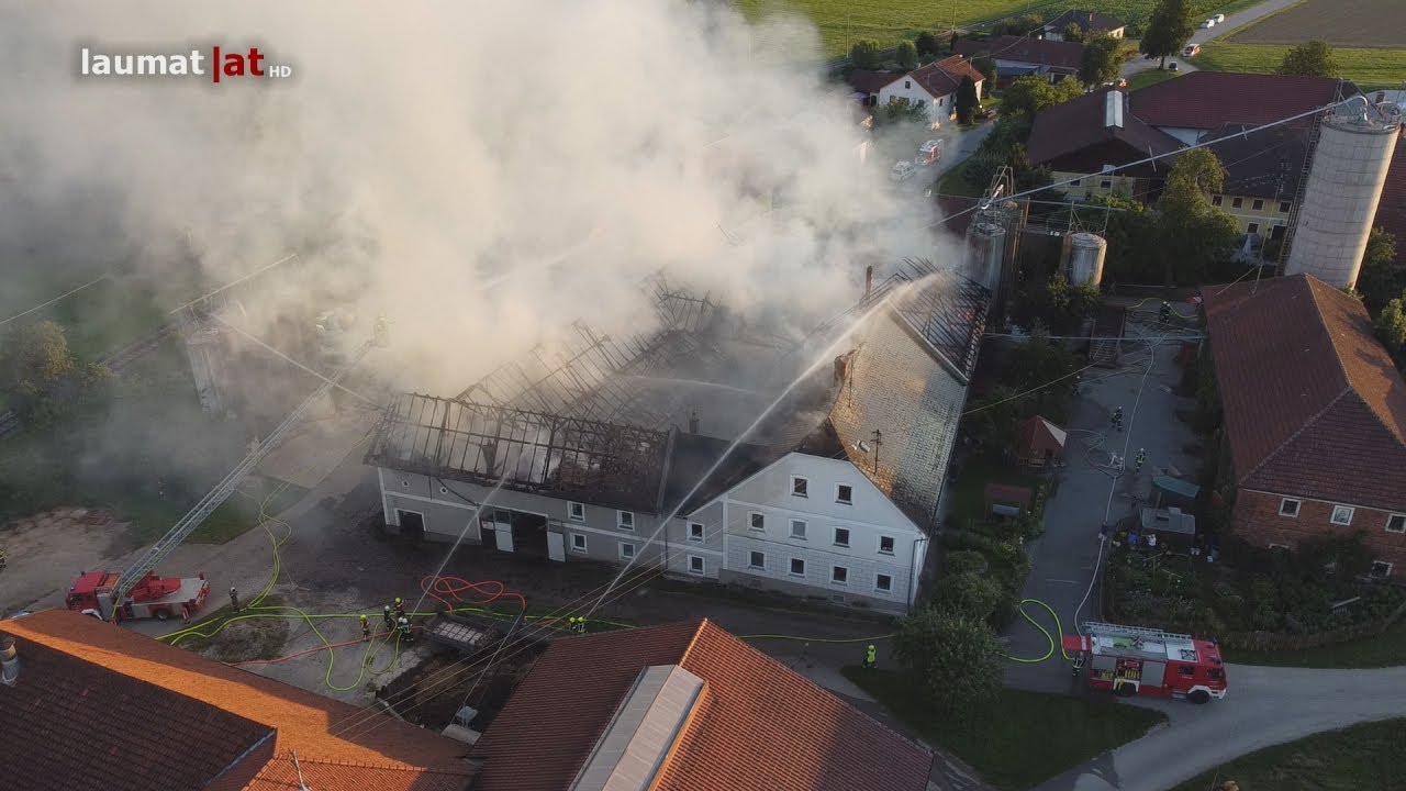 Großeinsatz bei Brand eines Vierkanters in Waizenkirchen