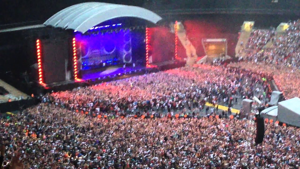 Rare !!! Eminem and dr. Dre live at London Wembley Stadium 2014
