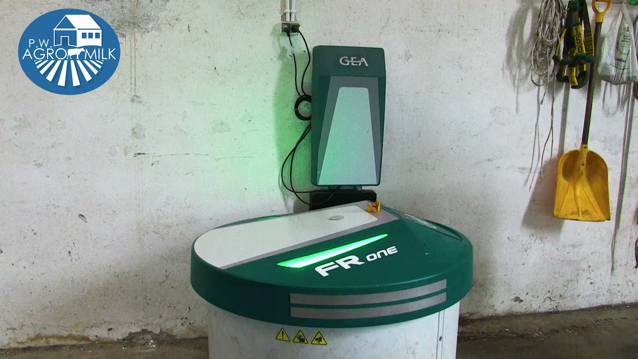 Robot do podgarniania paszy - GEA FRone /Automated Feed Pusher