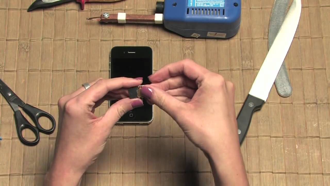 Iphone 4 - Jak zrobić kartę MicroSIM - wystarczą nożyczki i n&oacute;ż. Micro SIM Card