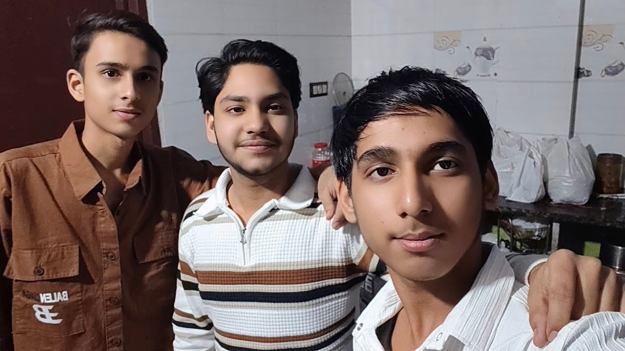Suhan ke gharme function 🙂 cricket khela gharme.