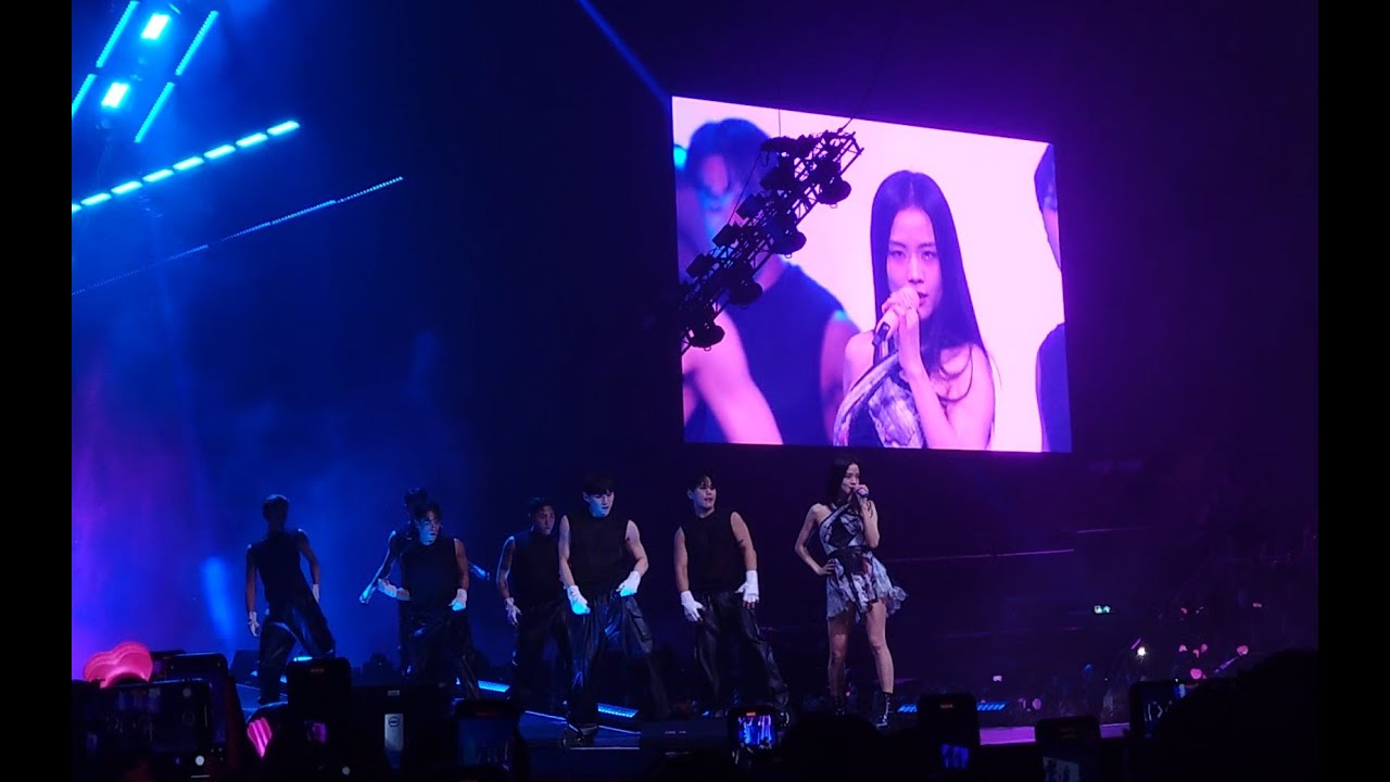 Blackpink - Jisoo Solo - Liar (Camila Cabelo cover) Live - O2 Arena London 01/12/22 (Day 2)